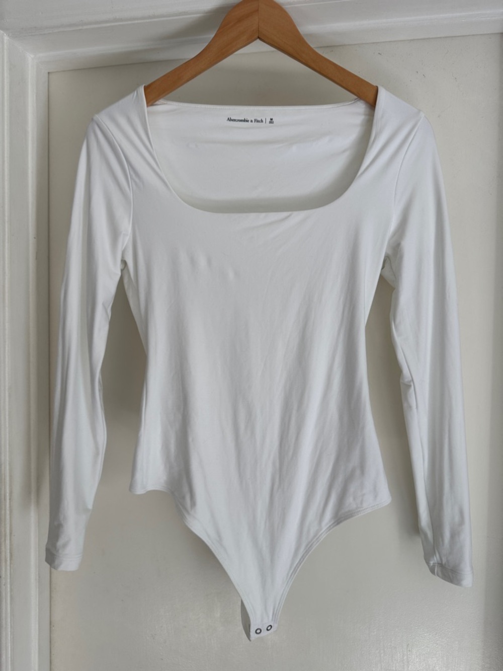 Abercrombie & Fitch White Long-Sleeve Scoop Bodysuit Medium